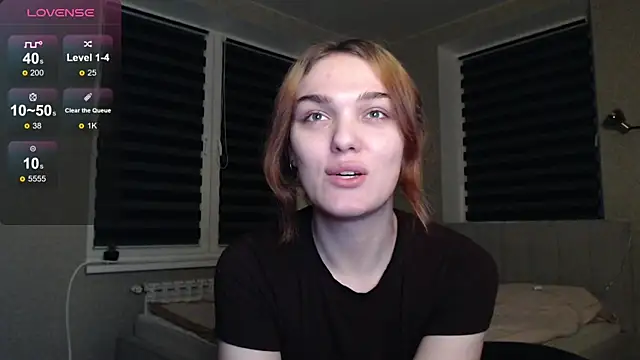 Snapshot of EmiliaRhodes chatting on 10.20.25 EmiliaRhodes online show from 10.20.25