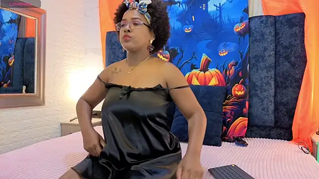 Snapshot of TianaLaRoux chatting on 10.26.25 TianaLaRoux online show from 10.26.25