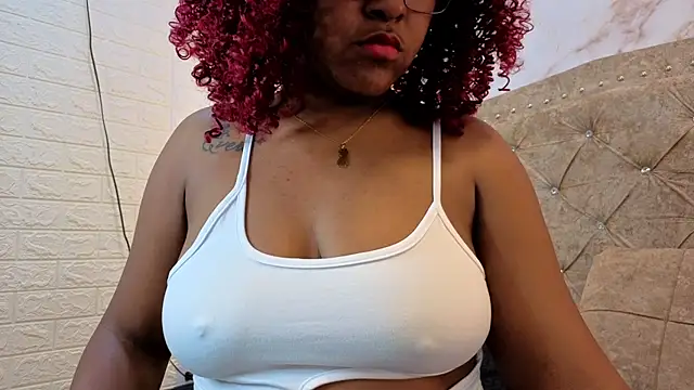 Snapshot of TianaLaRoux chatting on 11.24.25 TianaLaRoux online show from 11.24.25