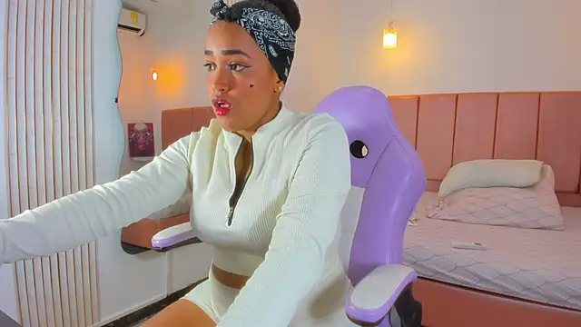 NahomiWalker  online show from 01.12.26