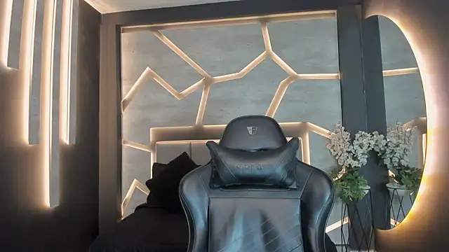 Snapshot of ArohomLester chatting on 11.06.25 ArohomLester online show from 11.06.25