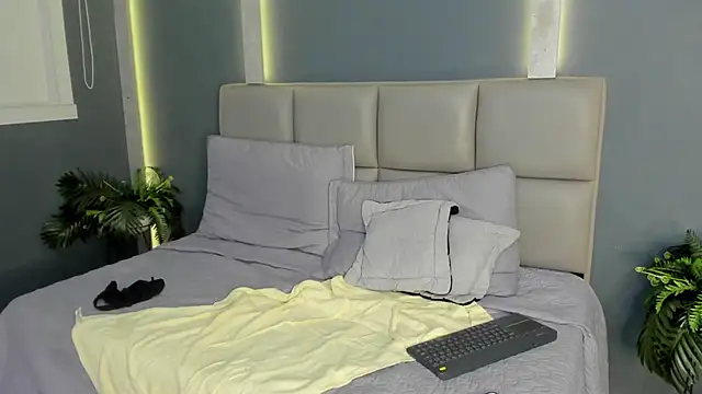 Snapshot of ArohomLester chatting on 11.24.25 ArohomLester online show from 11.24.25