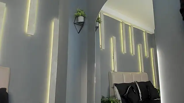 Snapshot of ArohomLester chatting on 11.25.25 ArohomLester online show from 11.25.25