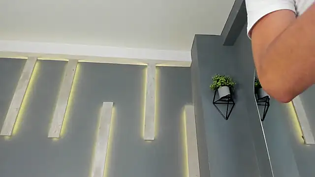 Snapshot of ArohomLester chatting on 11.30.25 ArohomLester online show from 11.30.25