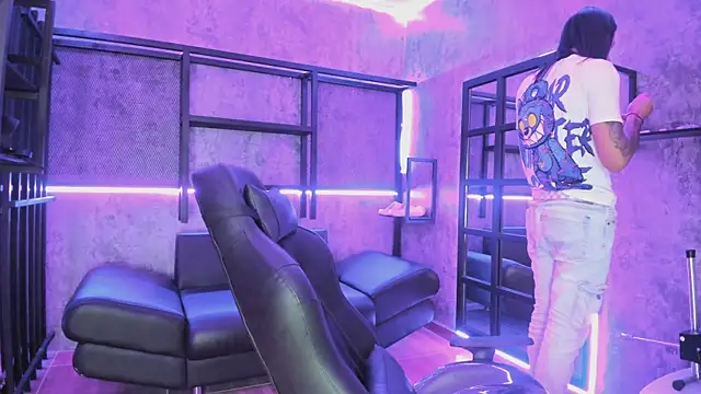 Snapshot of ArohomLester chatting on 01.08.26 ArohomLester online show from 01.08.26