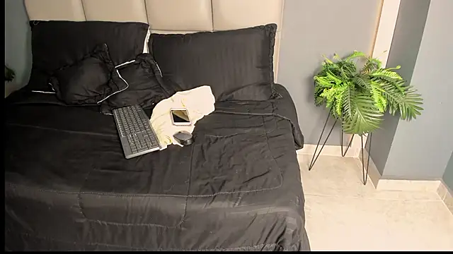 Snapshot of ArohomLester chatting on 01.14.26 ArohomLester online show from 01.14.26