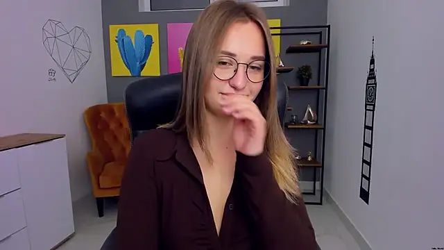 Snapshot of HazelWhityy chatting on 05.26.26 HazelWhityy online show from 05.26.26