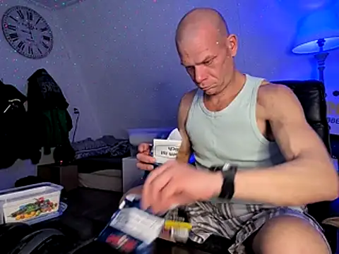 Kinky Play1 online show from 02.25.26