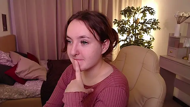 Snapshot of Kris_Loken chatting on 11.26.25 Kris Loken online show from 11.26.25