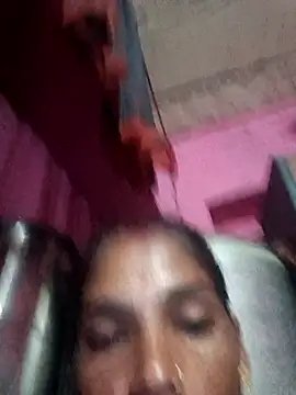 Snapshot of queen_sonam chatting on 11.12.25 queen sonam online show from 11.12.25