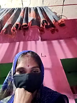 Snapshot of queen_sonam chatting on 11.30.25 queen sonam online show from 11.30.25