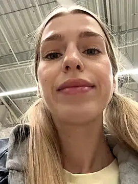 kira mia online show from 11.26.25