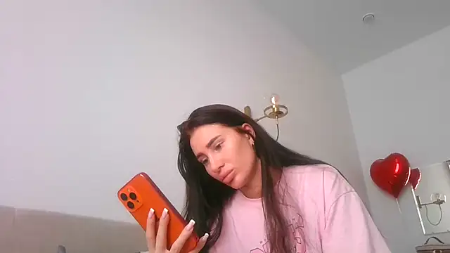 Snapshot of Qaralinn chatting on 02.27.26 Qaralinn online show from 02.27.26