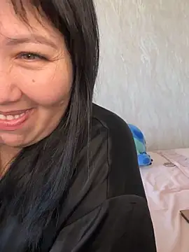 Snapshot of Love__Mom chatting on 11.14.25 Love Mom online show from 11.14.25