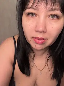 Snapshot of Love__Mom chatting on 11.17.25 Love Mom online show from 11.17.25