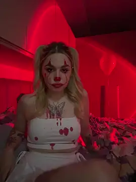 aeenicat online show from 10.31.25