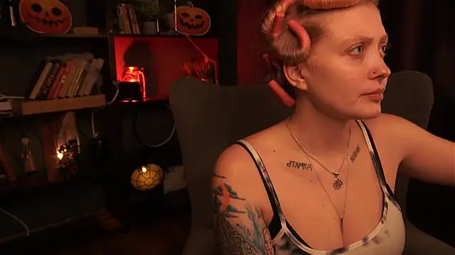 Kiki shay online show from 10.31.25