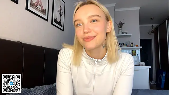 Snapshot of MelodyImam chatting on 10.20.25 MelodyImam online show from 10.20.25