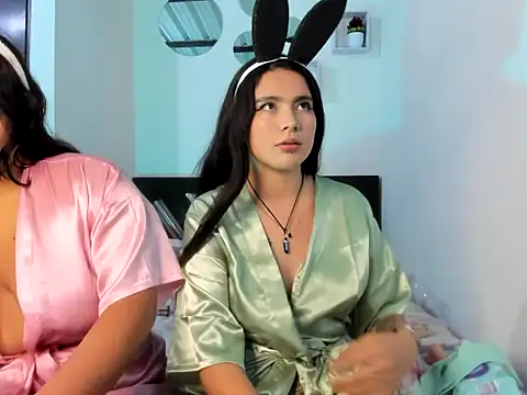 Twodirtyteens18 online show from 10.21.25