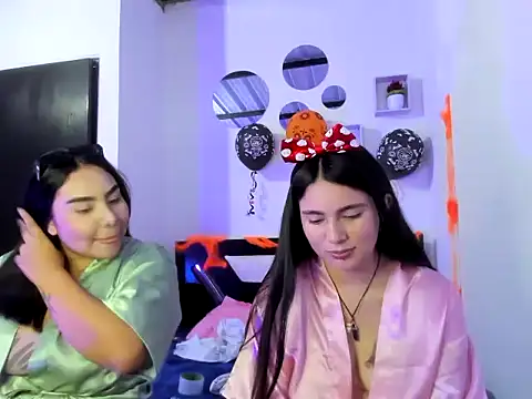 Twodirtyteens18 online show from 10.29.25