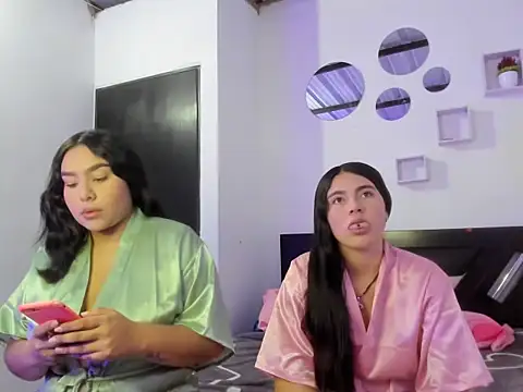 Twodirtyteens18 online show from 11.03.25