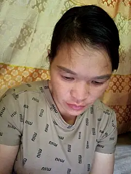 Snapshot of chipu06 chatting on 10.27.25 chipu06 online show from 10.27.25