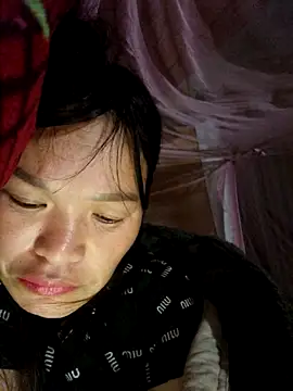 Snapshot of chipu06 chatting on 12.14.25 chipu06 online show from 12.14.25