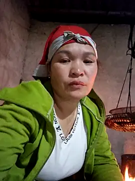 Snapshot of chipu06 chatting on 12.21.25 chipu06 online show from 12.21.25