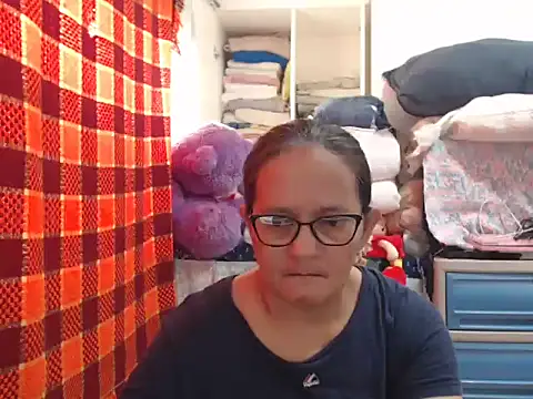 Kinkybela2025 online show from 11.28.25