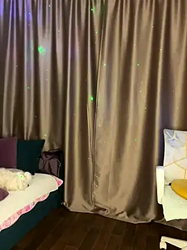 Snapshot of Drink_me_all_up chatting on 11.25.25 Drink me all up online show from 11.25.25