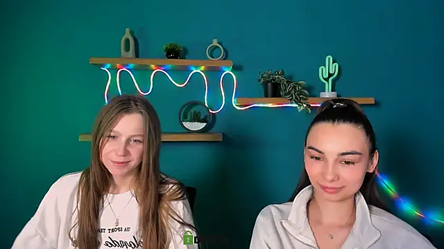 kira light   online show from 12.04.25