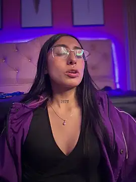 Violeet-Smith online show from 10.21.25