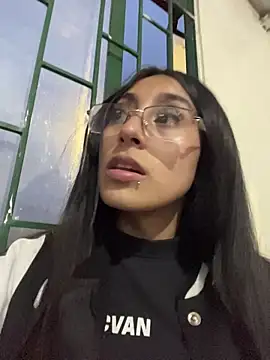 Violeet-Smith online show from 11.23.25