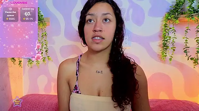 Snapshot of mia_scarlett7 chatting on 06.19.26 mia scarlett7 online show from 06.19.26