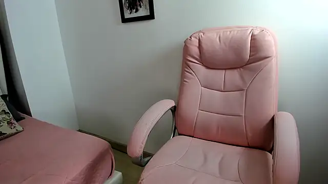 Snapshot of Anna_Tood chatting on 10.29.25 Anna Tood online show from 10.29.25