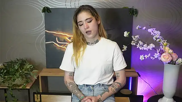 VelvaKientz online show from 10.22.25