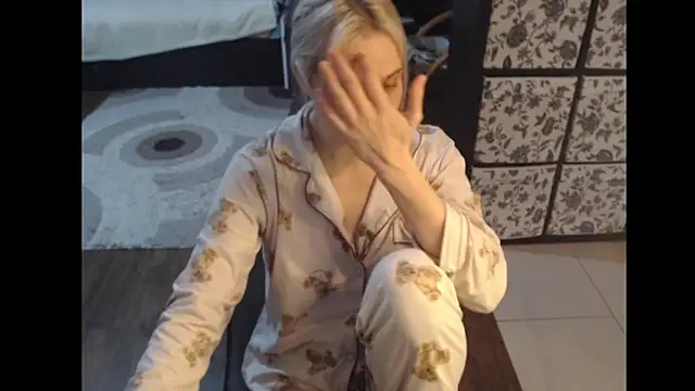 Snapshot of Lucky-Sweet_Bb chatting on 11.10.25 Lucky-Sweet Bb online show from 11.10.25