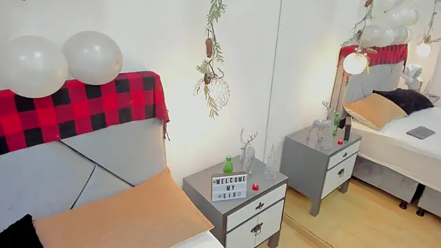 Snapshot of SofiaCavalli chatting on 11.30.25 SofiaCavalli online show from 11.30.25