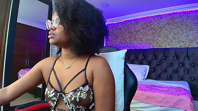 Snapshot of _Black_Barbiee_ chatting on 10.30.25 Black Barbiee online show from 10.30.25