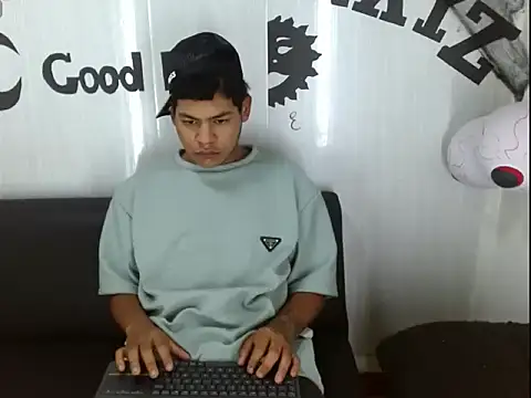 Snapshot of Yordi_Alpha chatting on 11.01.25 Yordi Alpha online show from 11.01.25