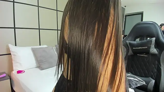 Snapshot of mia_collins96 chatting on 10.28.25 mia collins96 online show from 10.28.25