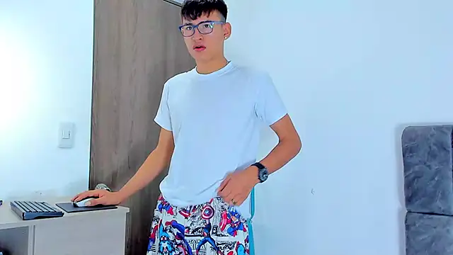 Snapshot of Nicolas_Torres_ chatting on 11.08.25 Nicolas Torres online show from 11.08.25