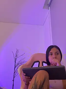 aly nicols online show from 12.20.25