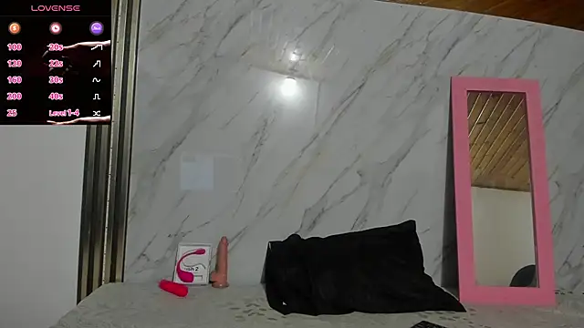 Snapshot of Sasha_Blonde chatting on 11.24.25 Sasha Blonde online show from 11.24.25