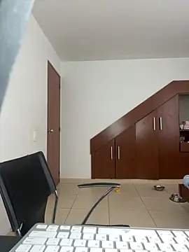 Snapshot of Selena_Roa chatting on 11.25.25 Selena Roa online show from 11.25.25