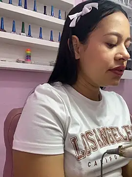 Snapshot of PaulaCruz01 chatting on 10.25.25 PaulaCruz01 online show from 10.25.25