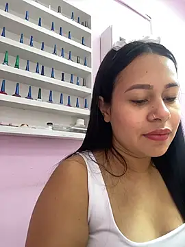 Snapshot of PaulaCruz01 chatting on 11.05.25 PaulaCruz01 online show from 11.05.25