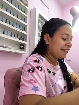 Snapshot of PaulaCruz01 chatting on 11.12.25 PaulaCruz01 online show from 11.12.25