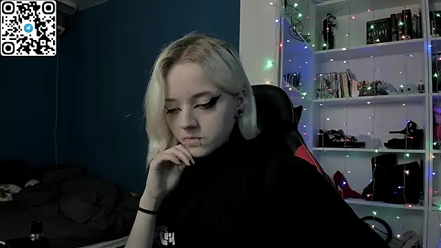 Holy Mistress S online show from 12.14.25