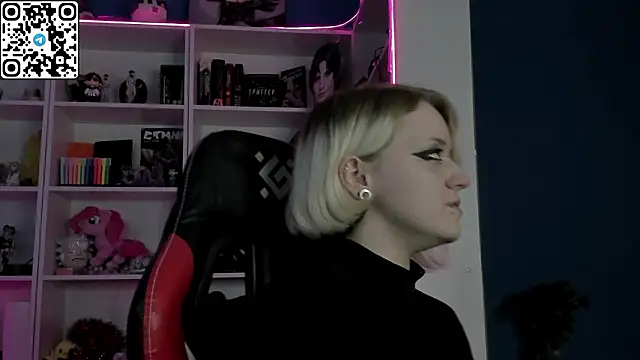 Holy Mistress S online show from 03.06.26